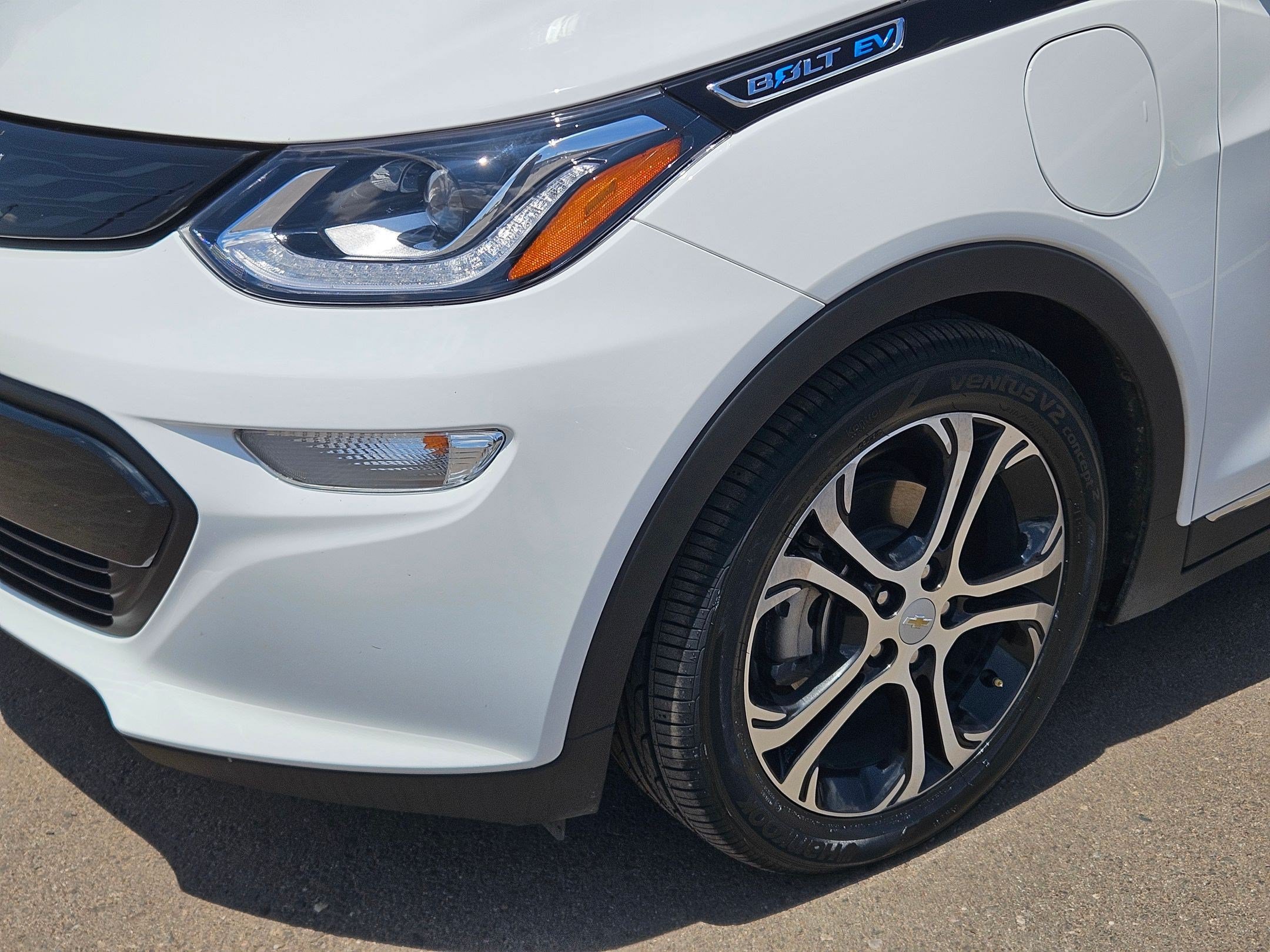 Certified 2019 Chevrolet Bolt Premier w/ Infotainment Package FWD image 11