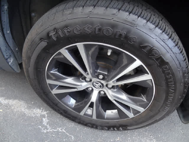 Used 2019 Toyota Highlander LE AWD/4WD image 12