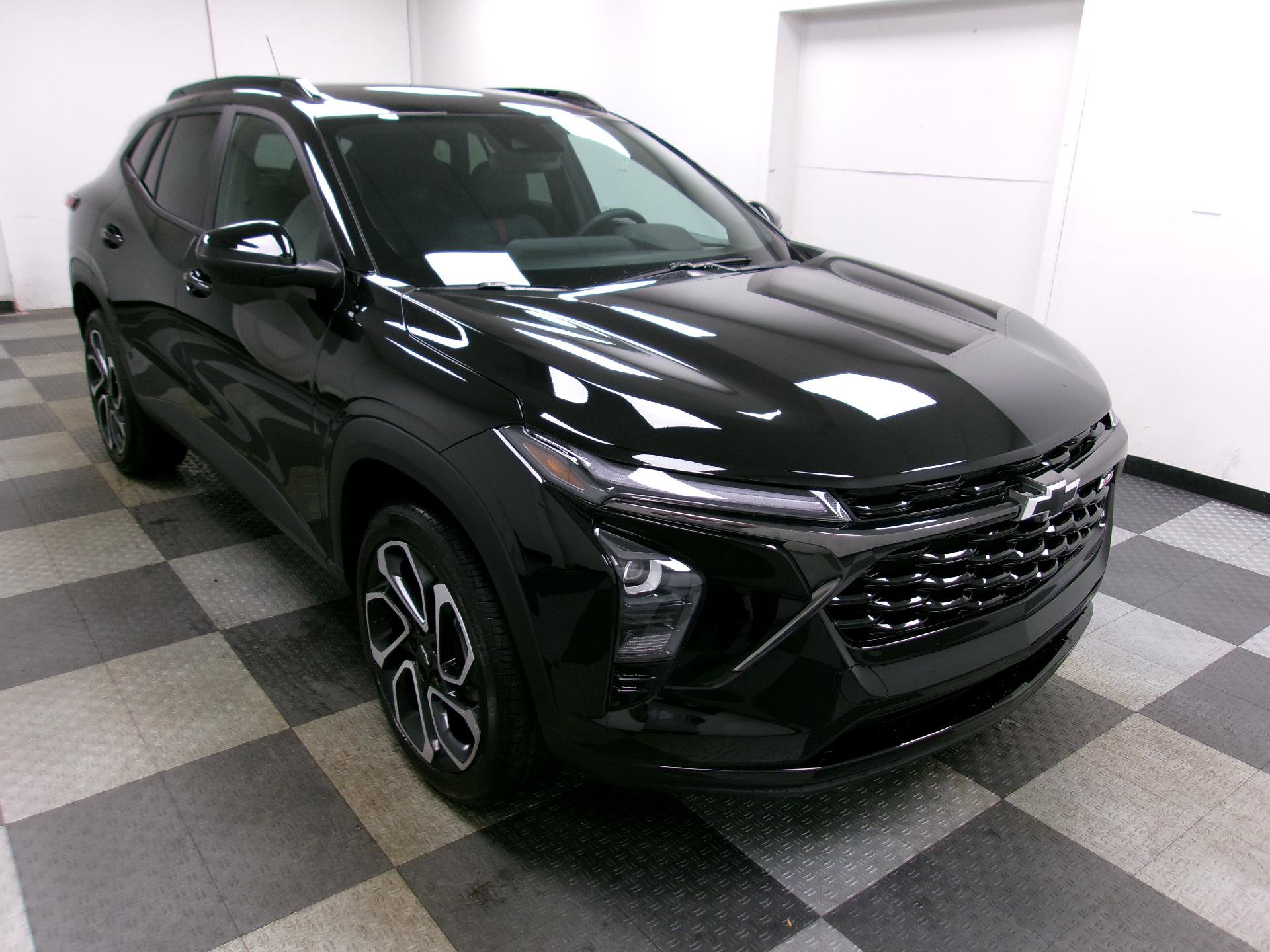 Certified 2024 Chevrolet Trax RS w/ Driver Confidence Package image 14