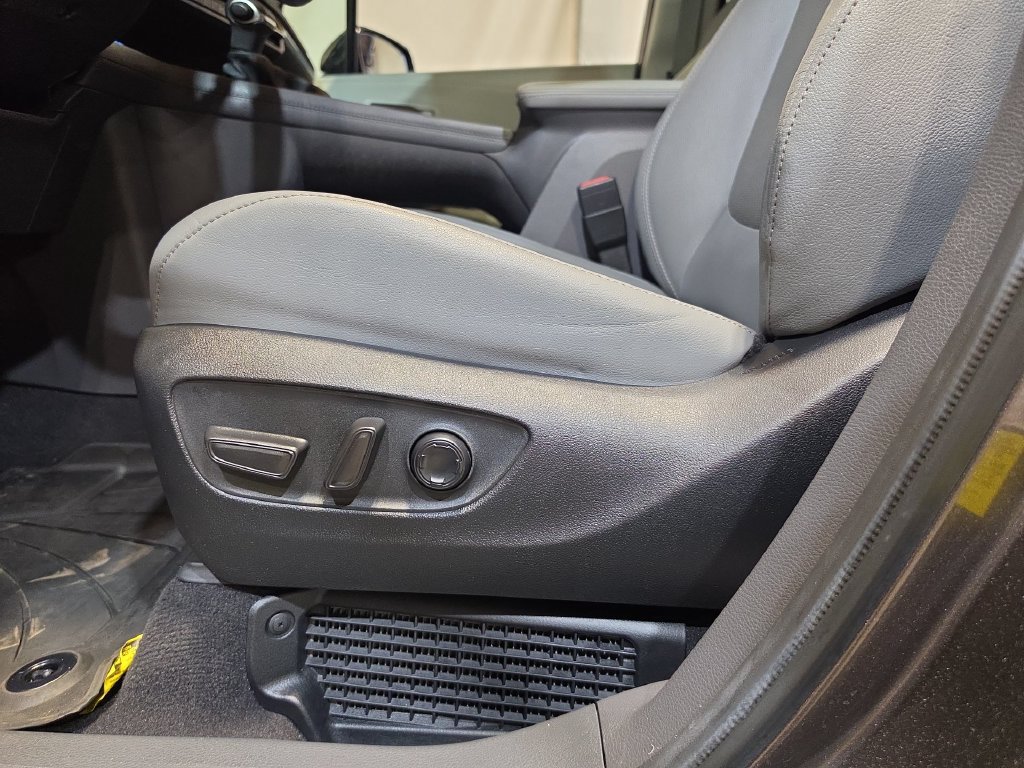 Used 2024 Toyota Sienna Limited AWD/4WD image 14