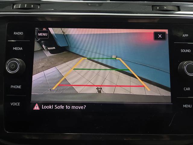 Used 2020 Volkswagen Tiguan SE w/ Panoramic Sunroof Package image 10