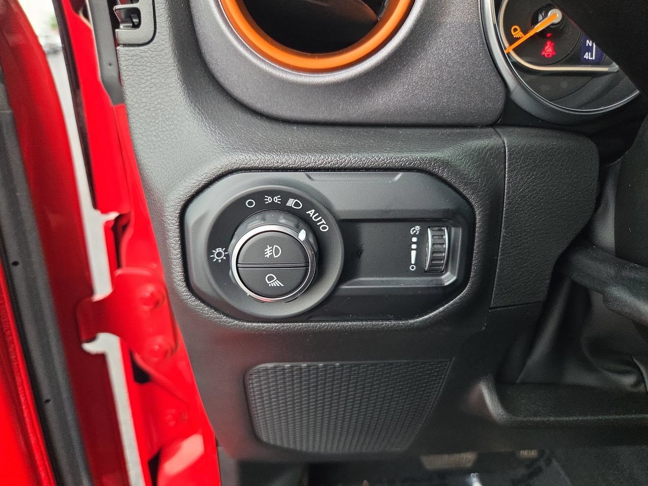 Used 2023 Jeep Gladiator Mojave AWD/4WD image 30