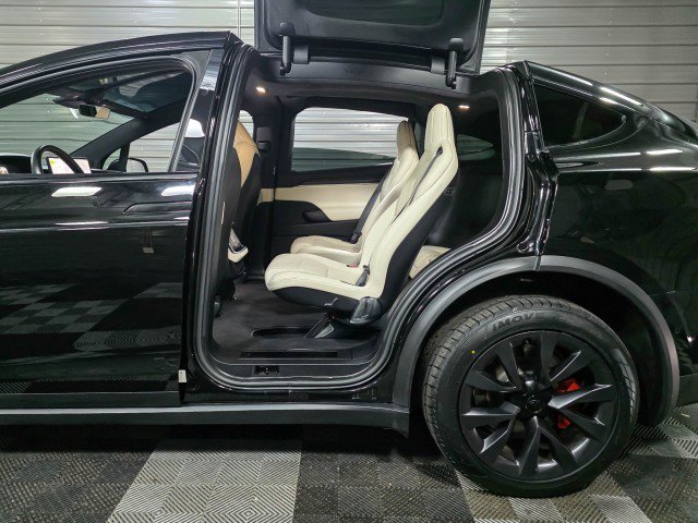 Used 2023 Tesla Model X Plaid image 16