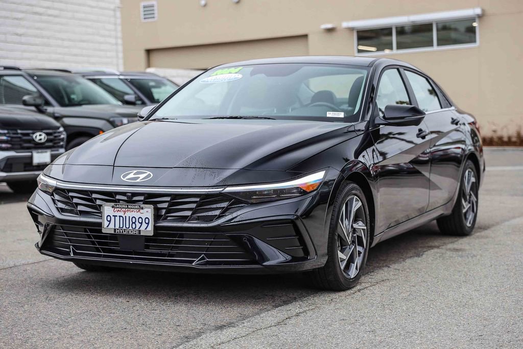 Certified 2024 Hyundai Elantra Limited FWD image 3
