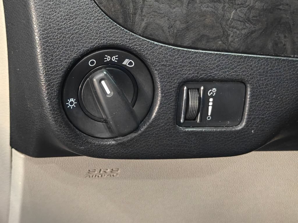 Used 2012 Dodge Grand Caravan SXT FWD image 40