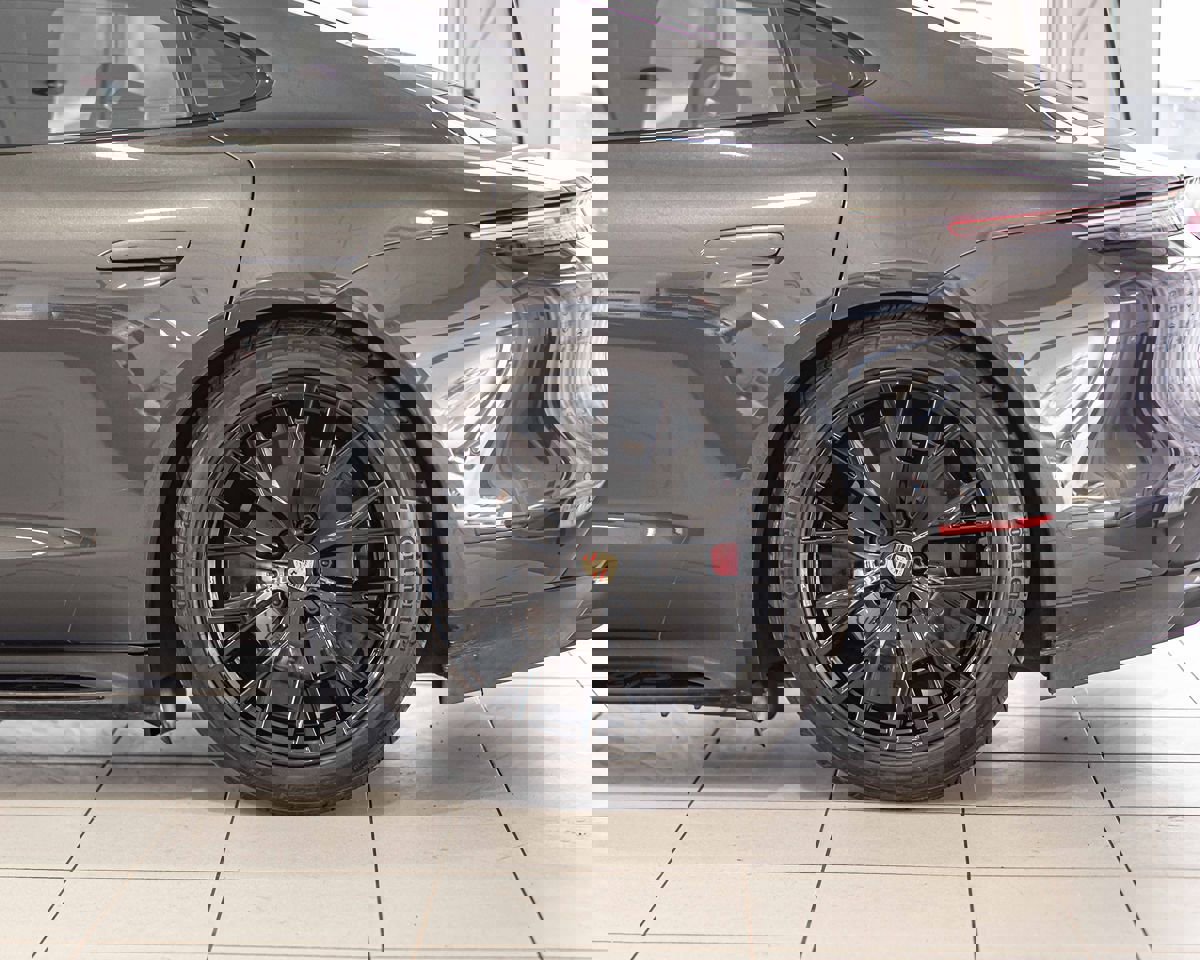 Used 2022 Porsche Taycan GTS image 10