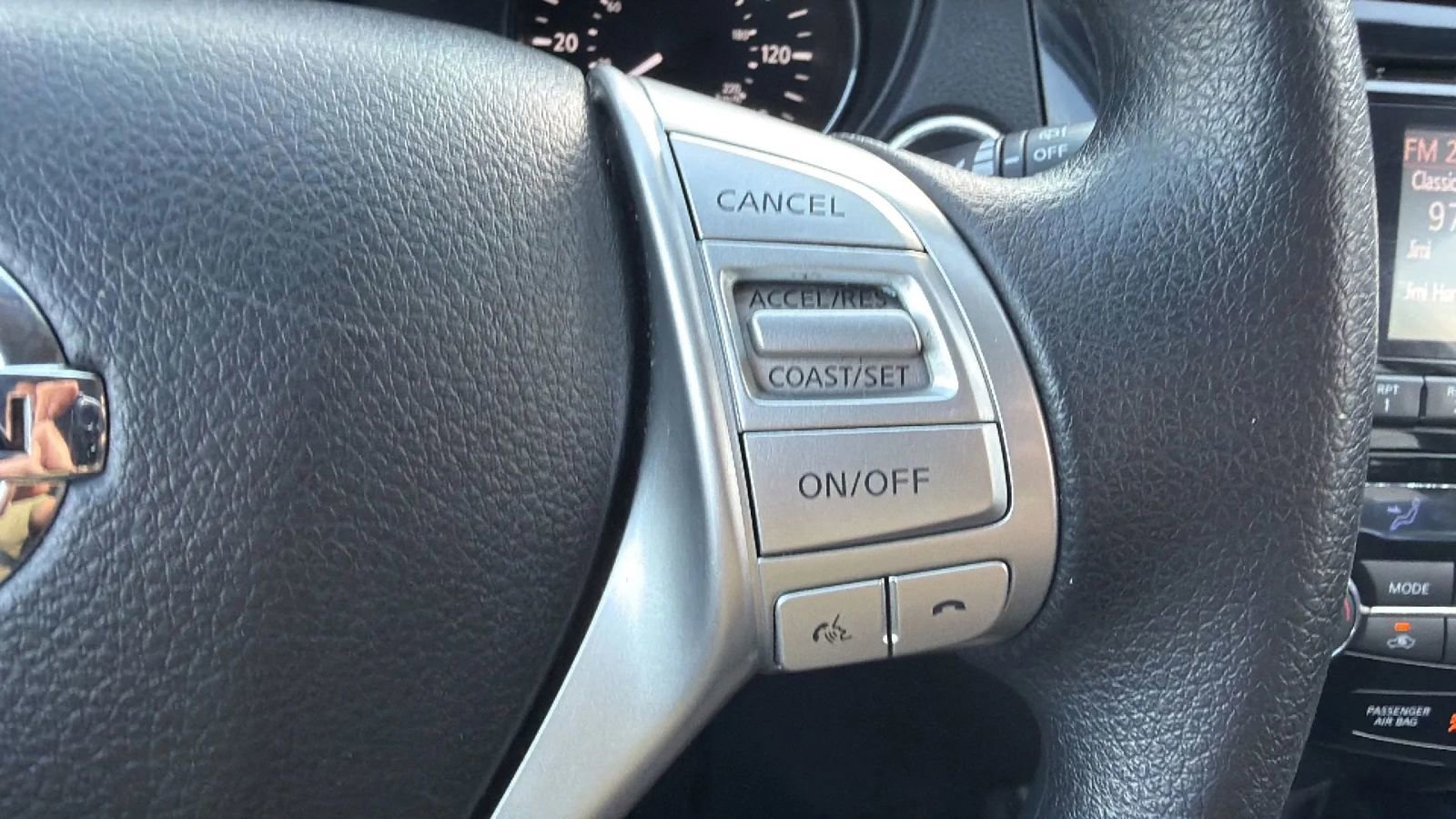 Used 2015 Nissan Rogue SV AWD/4WD image 25