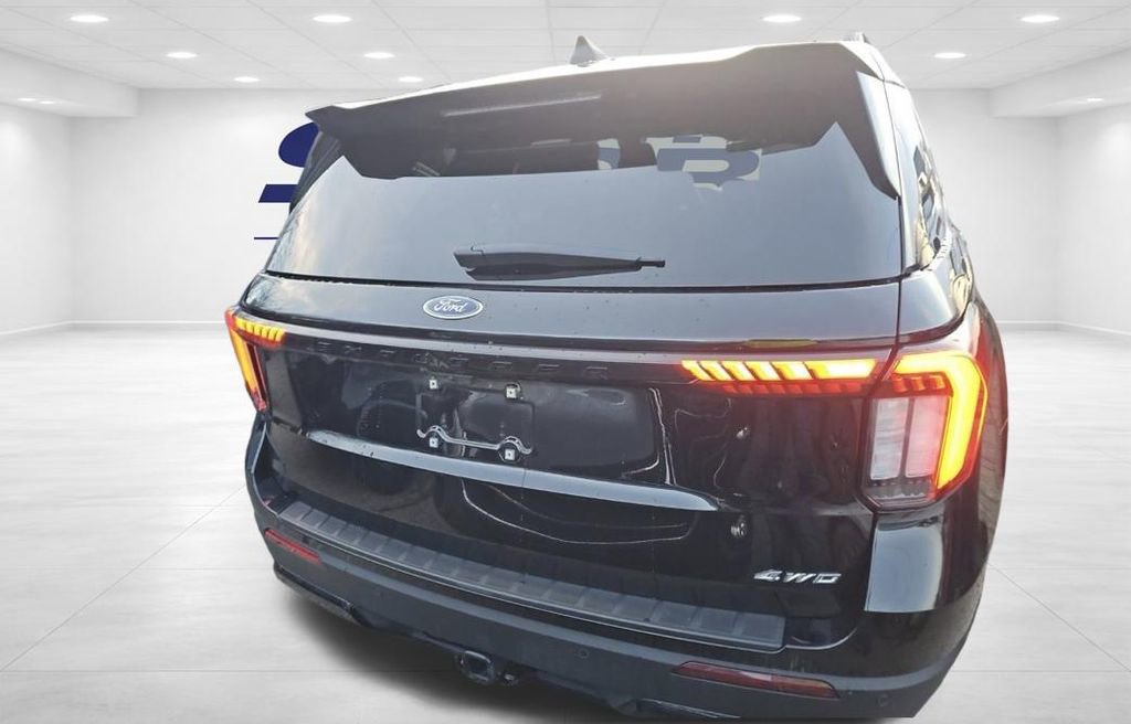 Used 2025 Ford Explorer ST-Line w/ ST-Line Street Pack image 15
