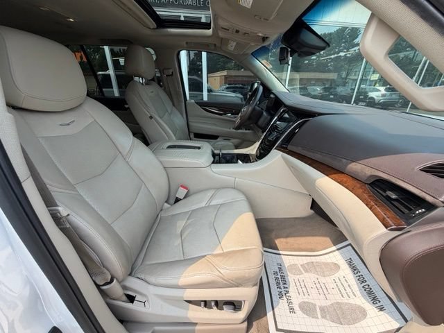 Used 2017 Cadillac Escalade ESV Luxury AWD/4WD image 11