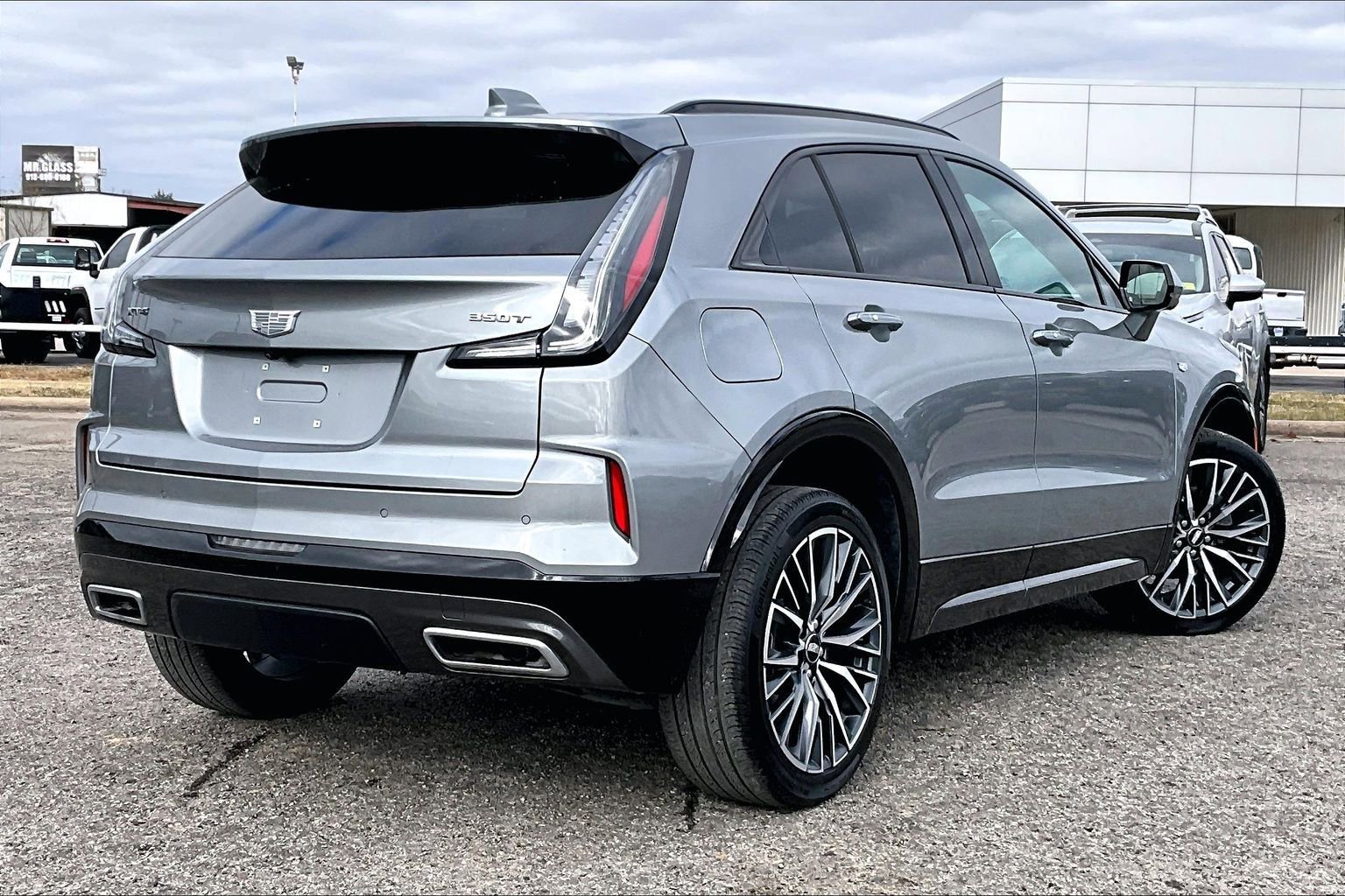 Used 2024 Cadillac XT4 Sport image 2