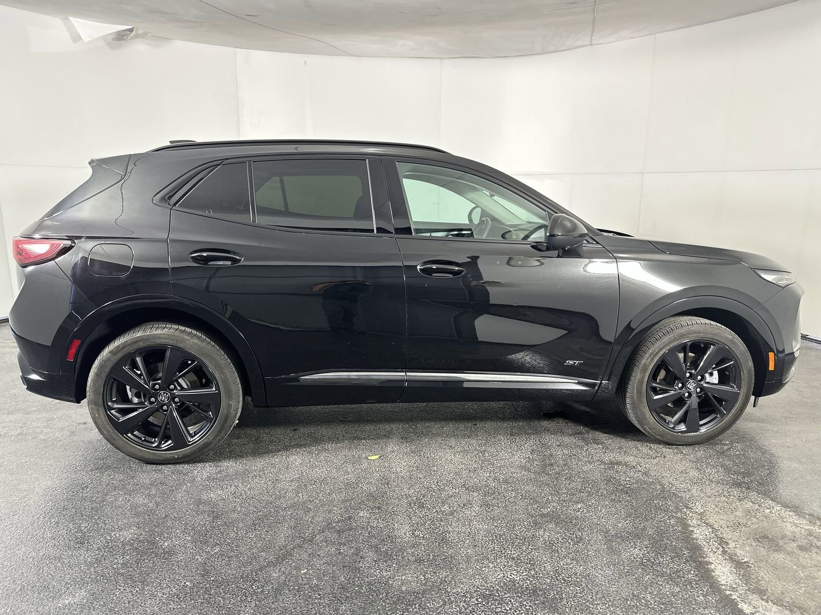 Used 2025 Buick Envision Sport Touring image 9