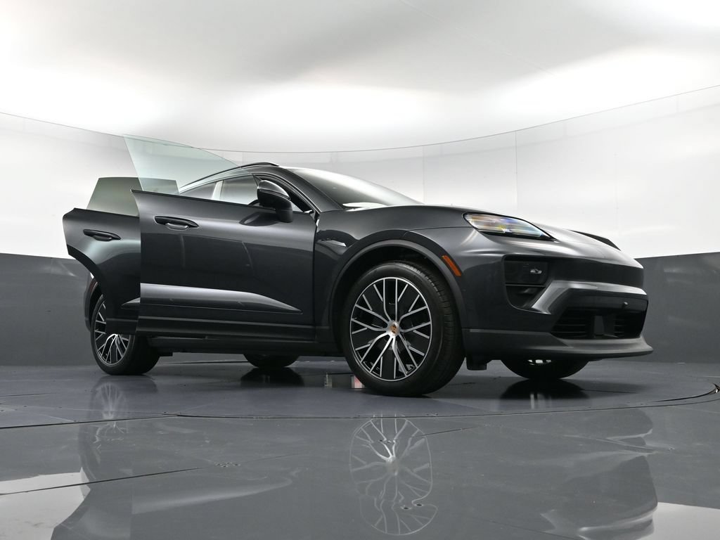 Certified 2025 Porsche Macan Electric RWD image 38