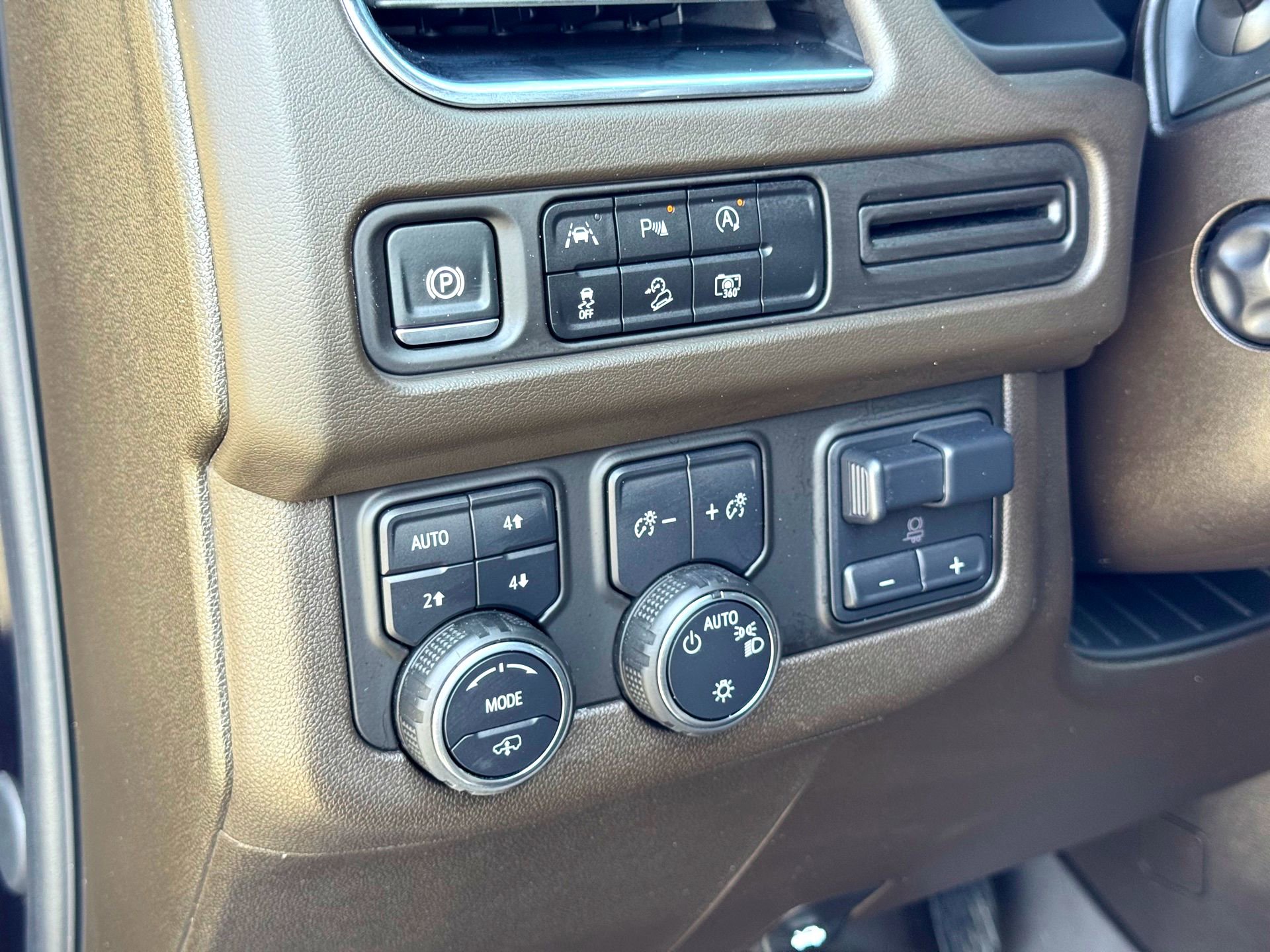 Used 2024 Chevrolet Tahoe Z71 w/ Off-Road Capability Package AWD/4WD image 15