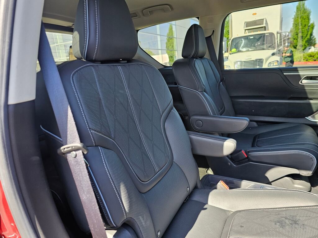 Used 2025 INFINITI QX80 Sensory w/ Premium Cargo Package AWD/4WD image 16