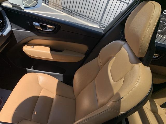 Used 2018 Volvo XC60 T6 Momentum w/ Convenience Package AWD/4WD image 30
