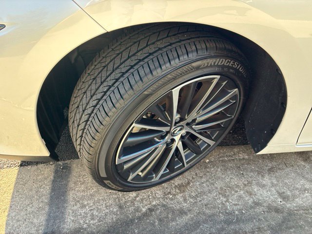 Used 2024 Lexus ES 350 w/ Premium Package FWD image 4