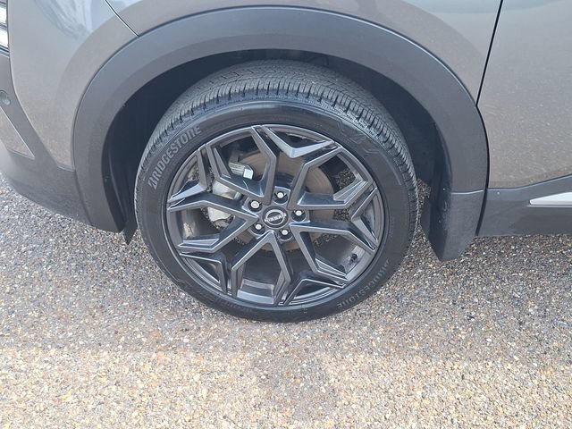 Certified 2025 Nissan Kicks SR w/ Illumination Package FWD image 27