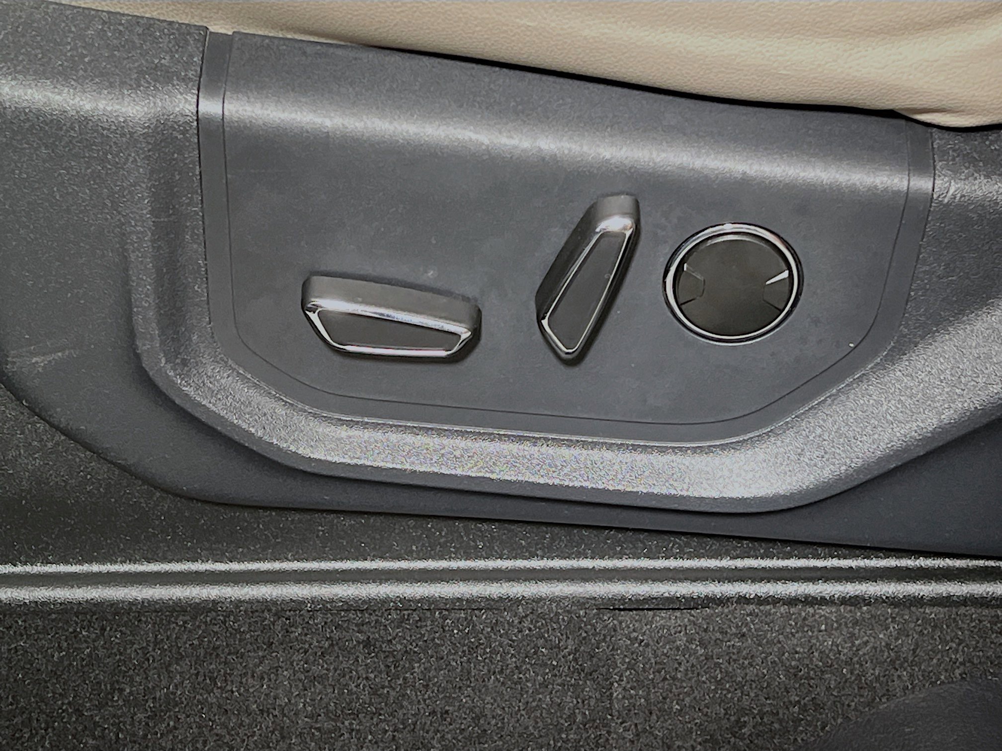 Used 2024 Ford Expedition Max Limited image 16