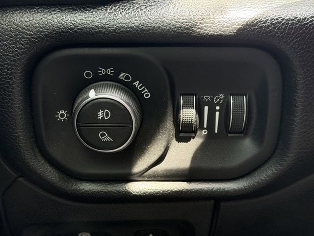 Used 2019 RAM 1500 Laramie AWD/4WD image 24