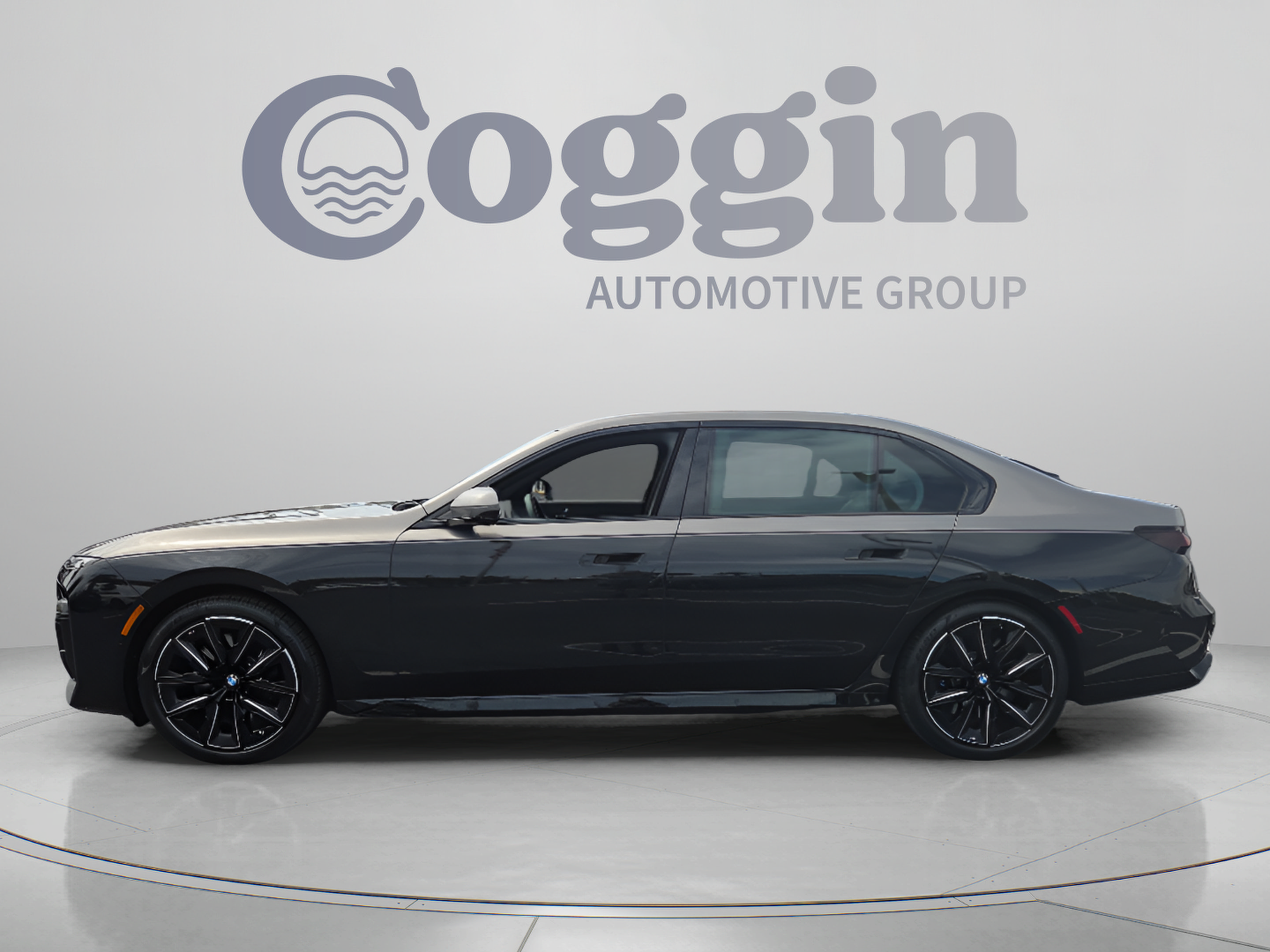 Certified 2024 BMW 760i xDrive w/ Executive Package AWD/4WD image 2