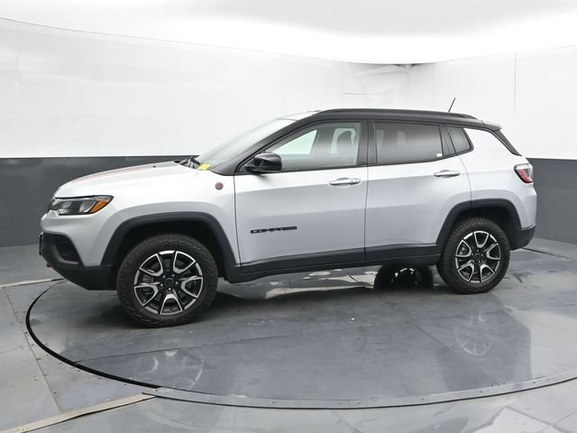Used 2025 Jeep Compass Trailhawk AWD/4WD image 8