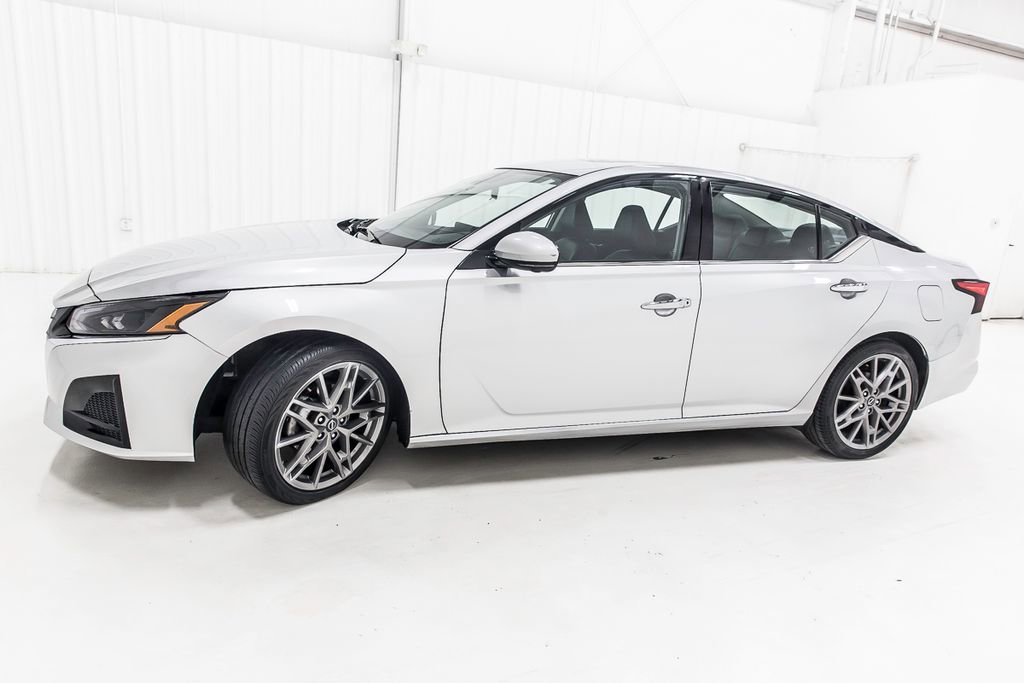 Used 2023 Nissan Altima 2.5 SL FWD image 3
