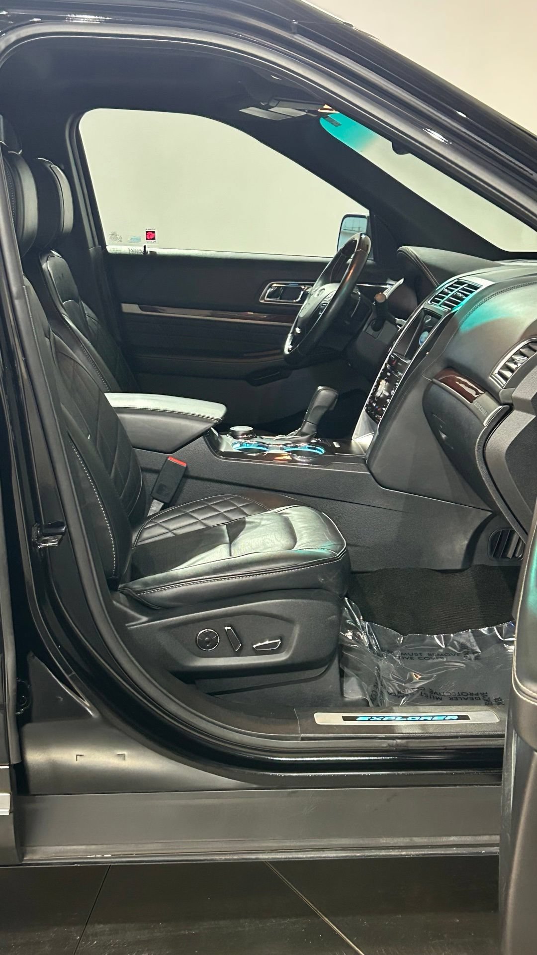 Used 2017 Ford Explorer Platinum AWD/4WD image 62