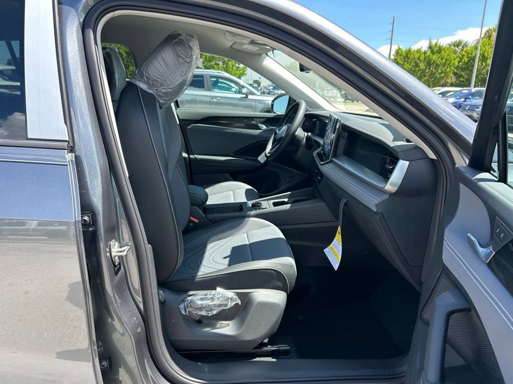 New 2026 Volkswagen Tiguan SE FWD image 41
