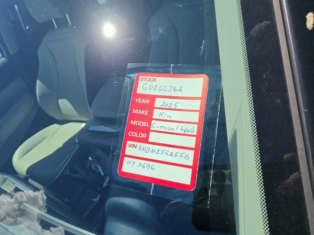 Certified 2025 Kia Carnival SX FWD image 10