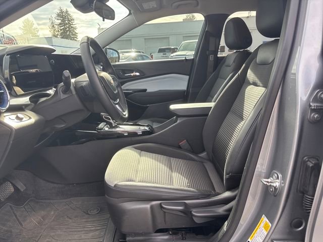 Used 2025 Chevrolet Trax LT w/ Driver Confidence Package image 13