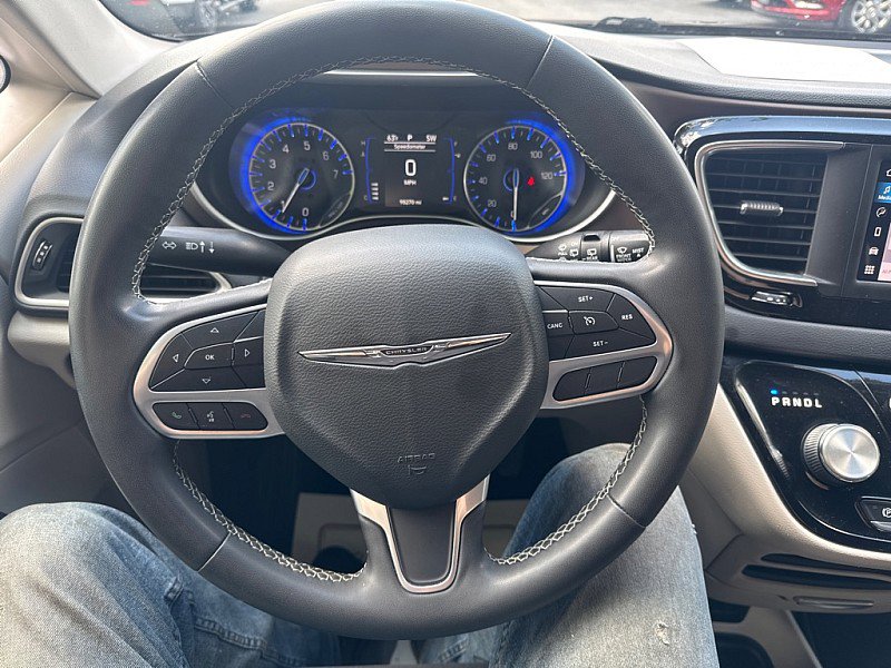 Used 2022 Chrysler Voyager LX image 20