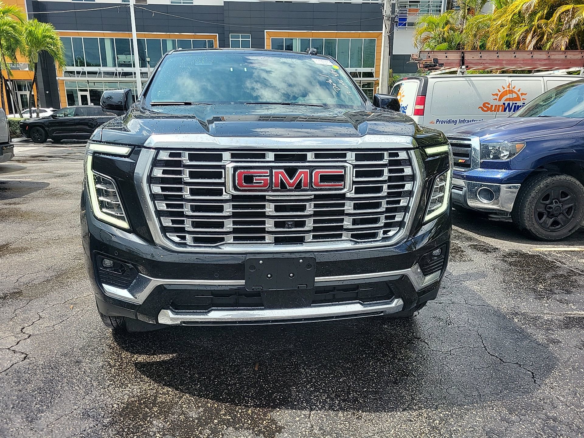 Used 2025 GMC Yukon Denali AWD/4WD image 4
