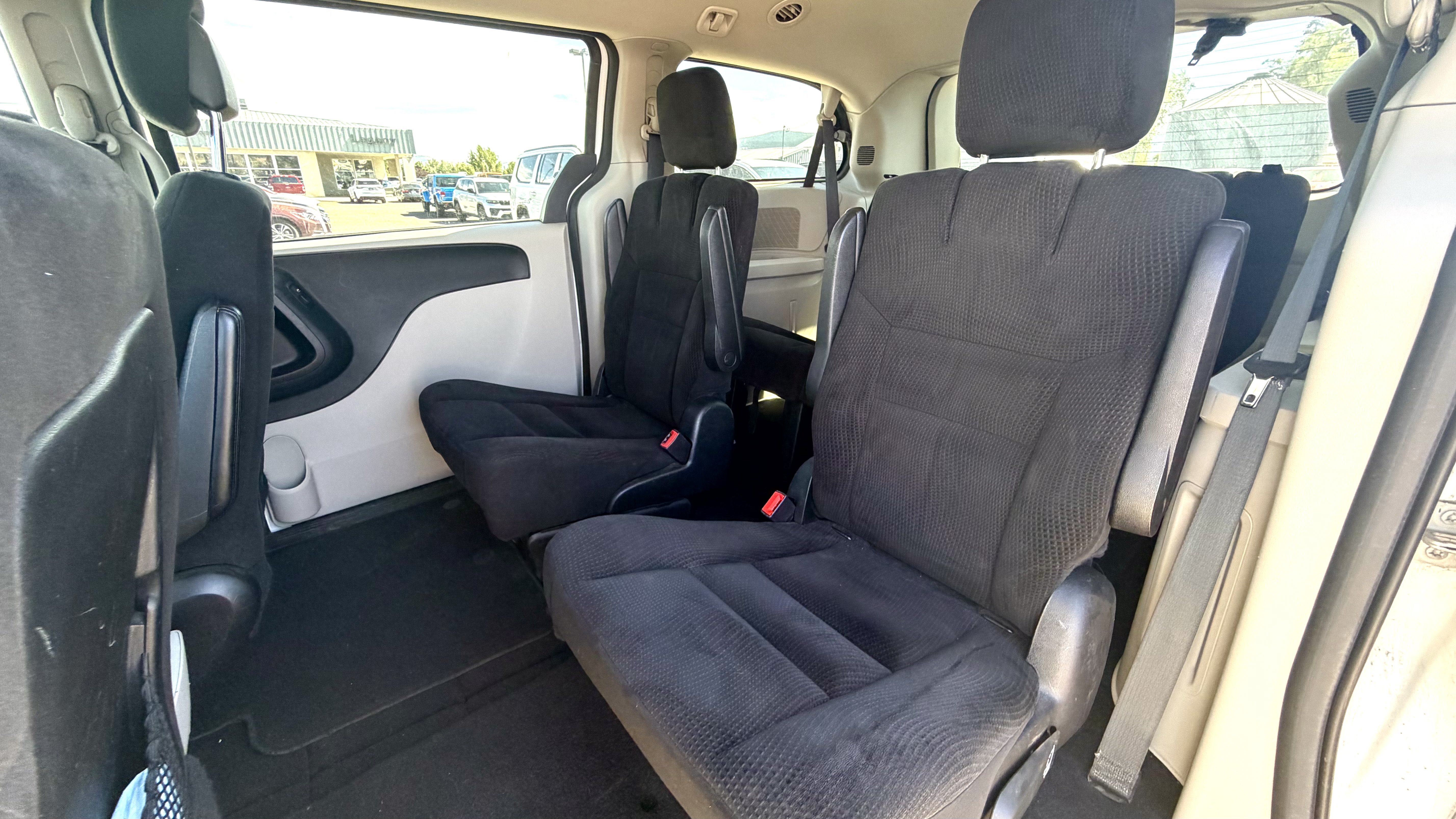Used 2015 Dodge Grand Caravan SXT FWD image 21