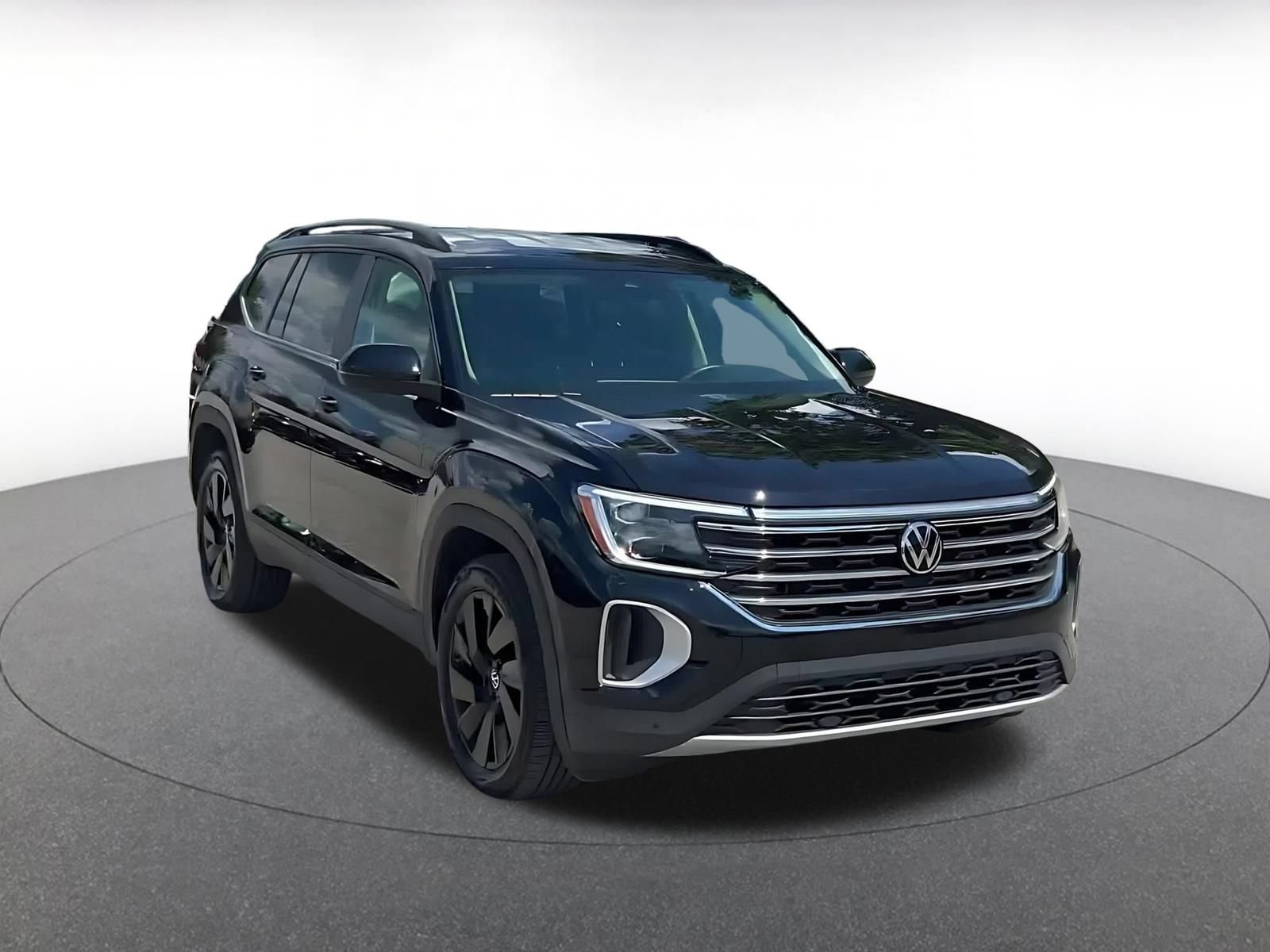 Used 2026 Volkswagen Atlas SE FWD image 3