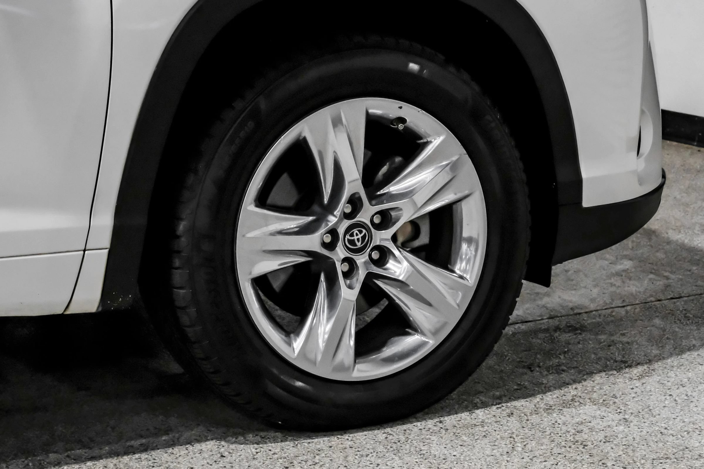 Used 2018 Toyota Highlander Limited FWD image 69
