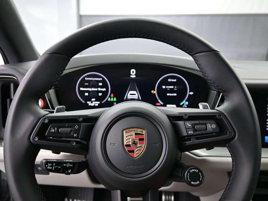 Used 2025 Porsche Cayenne S image 7