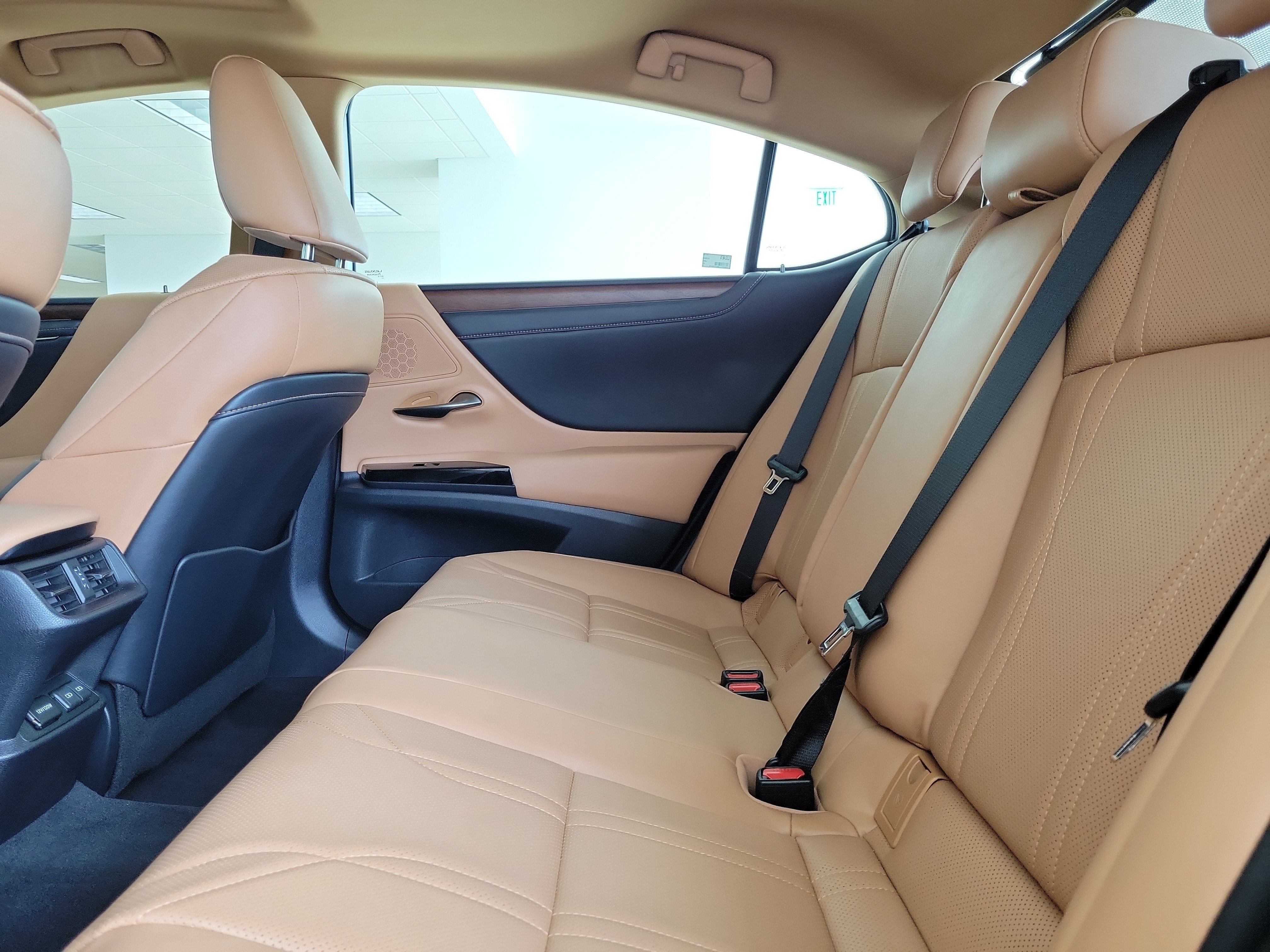 Used 2024 Lexus ES 300h w/ Technology Package FWD image 14