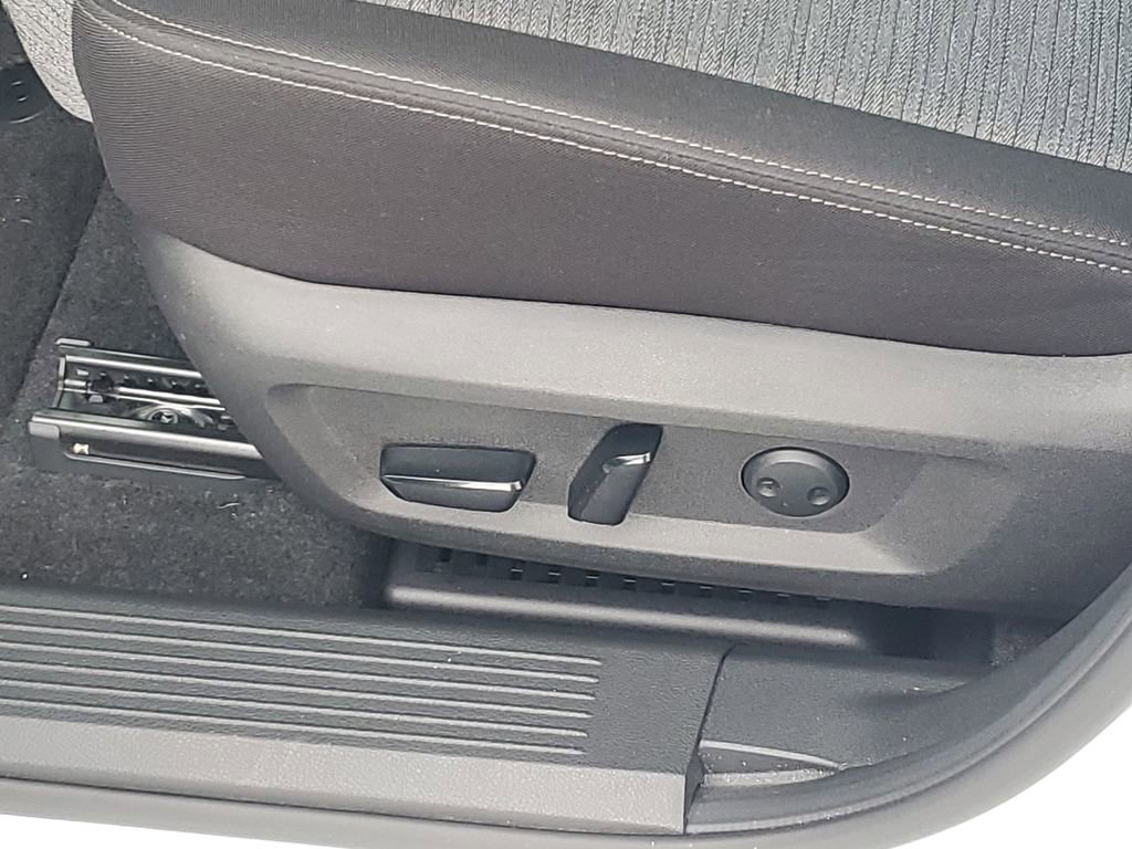 Used 2023 Nissan Rogue SV AWD/4WD image 16