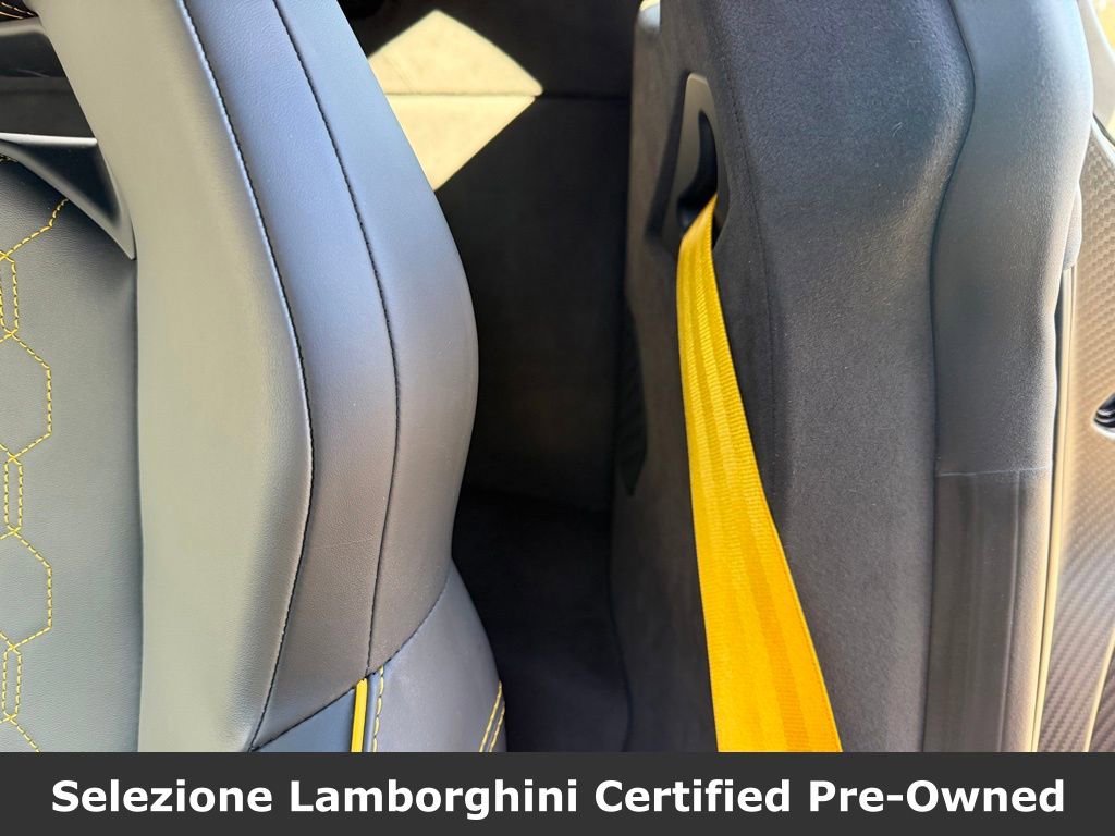 Used 2025 Lamborghini Revuelto image 25