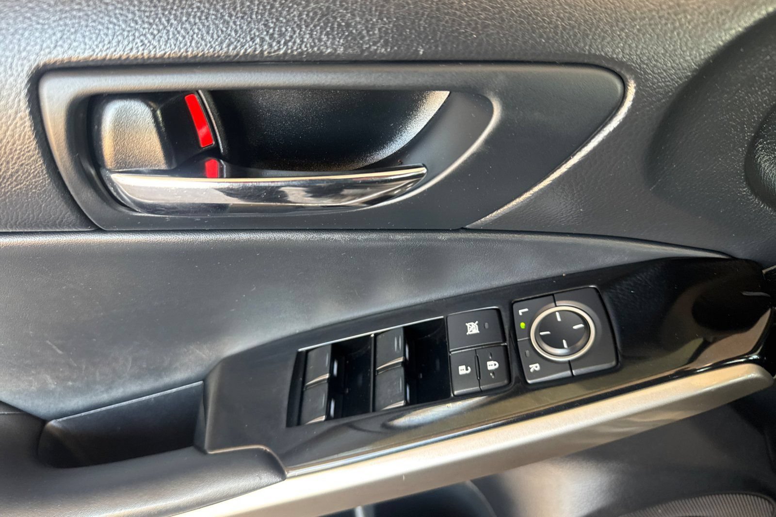 Used 2016 Lexus IS 200t RWD image 8