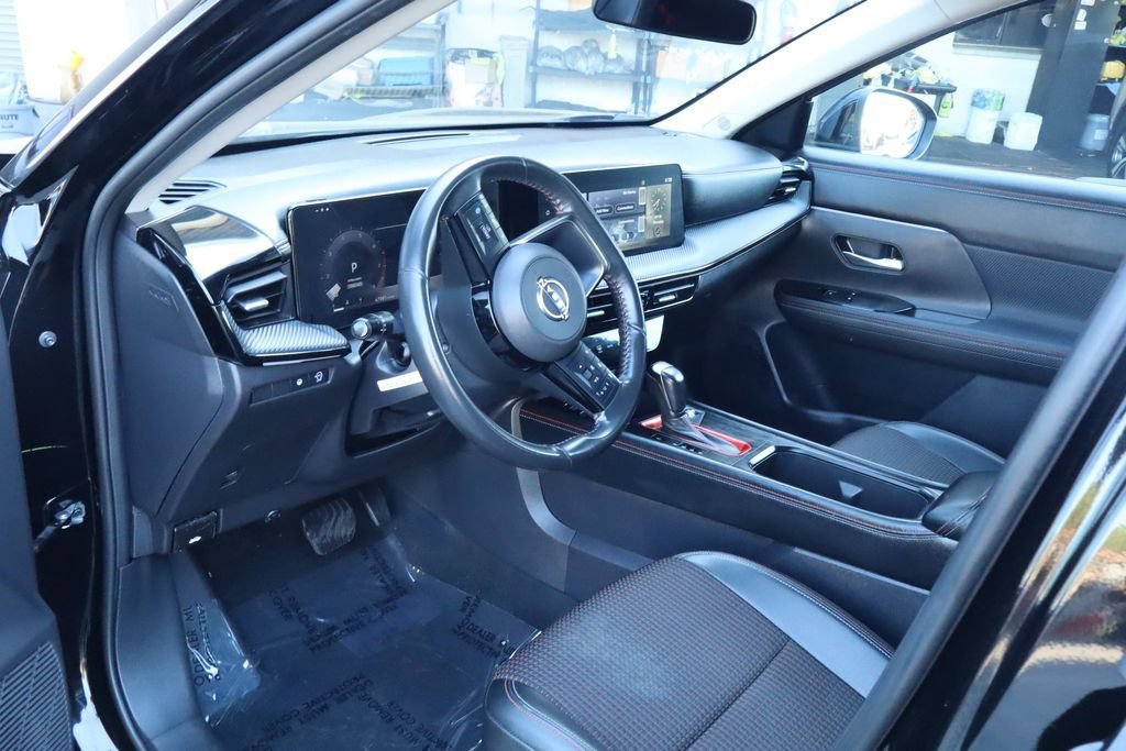 Used 2025 Nissan Kicks SR FWD image 19