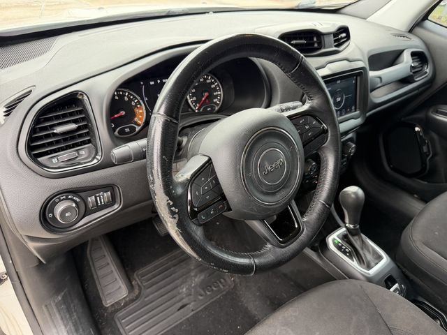 Used 2018 Jeep Renegade Altitude FWD image 14