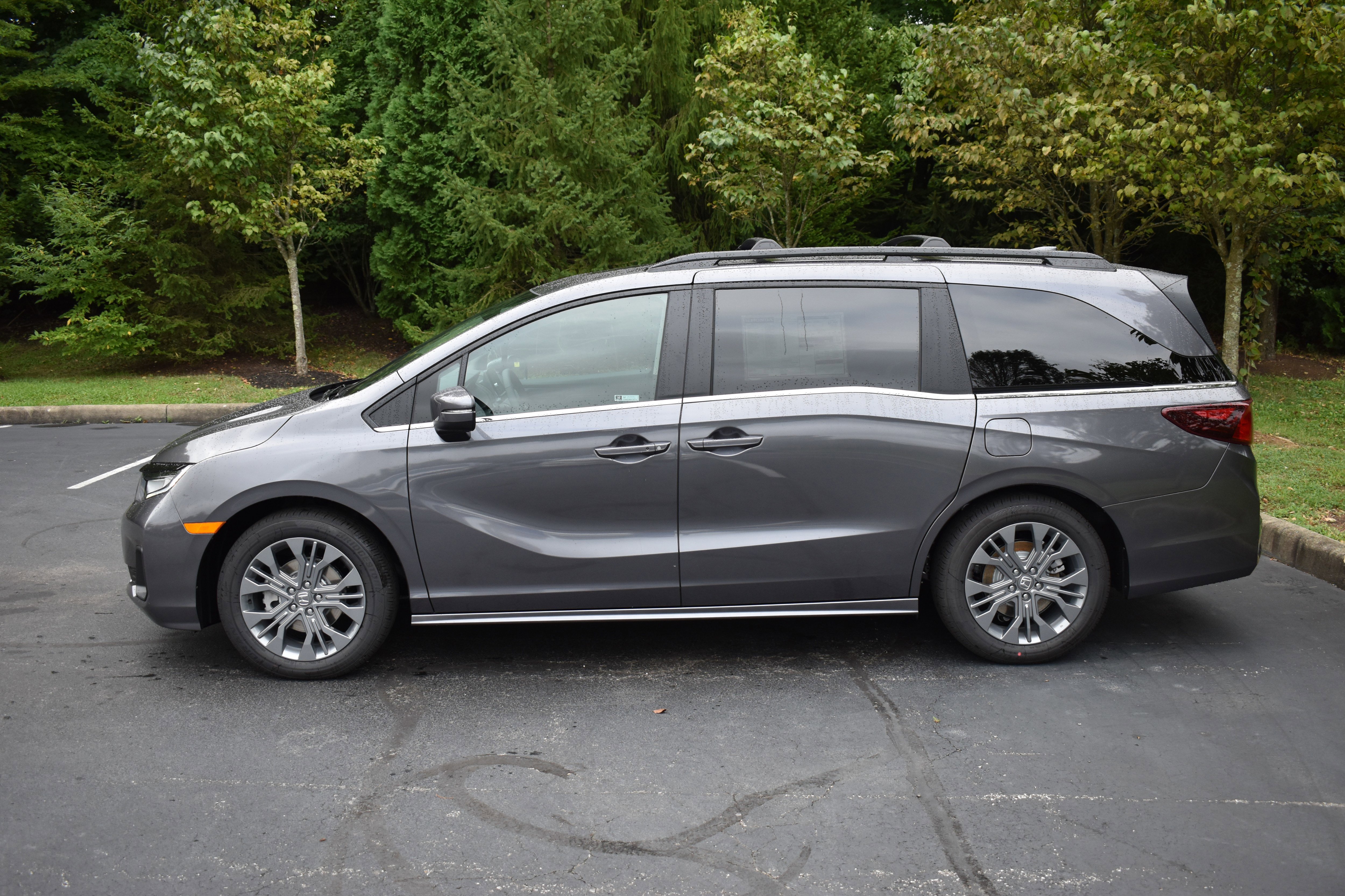 New 2026 Honda Odyssey Touring image 4