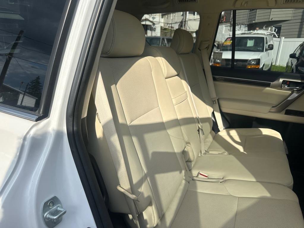 Used 2020 Lexus GX 460 Premium w/ Premium Package AWD/4WD image 34