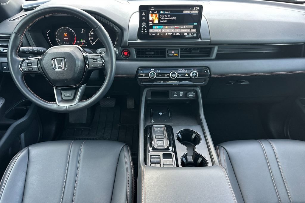 Used 2025 Honda Pilot TrailSport image 13