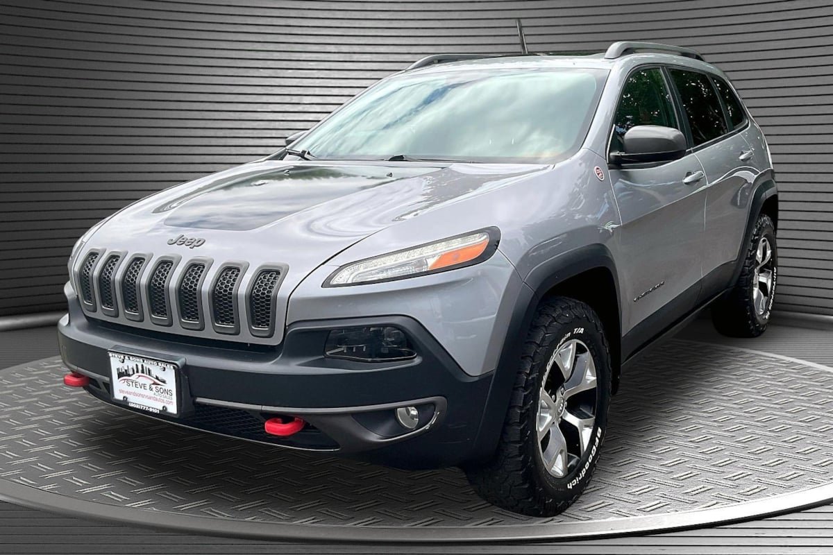 Used 2014 Jeep Cherokee Trailhawk w/ Comfort/Convenience Group AWD/4WD image 3