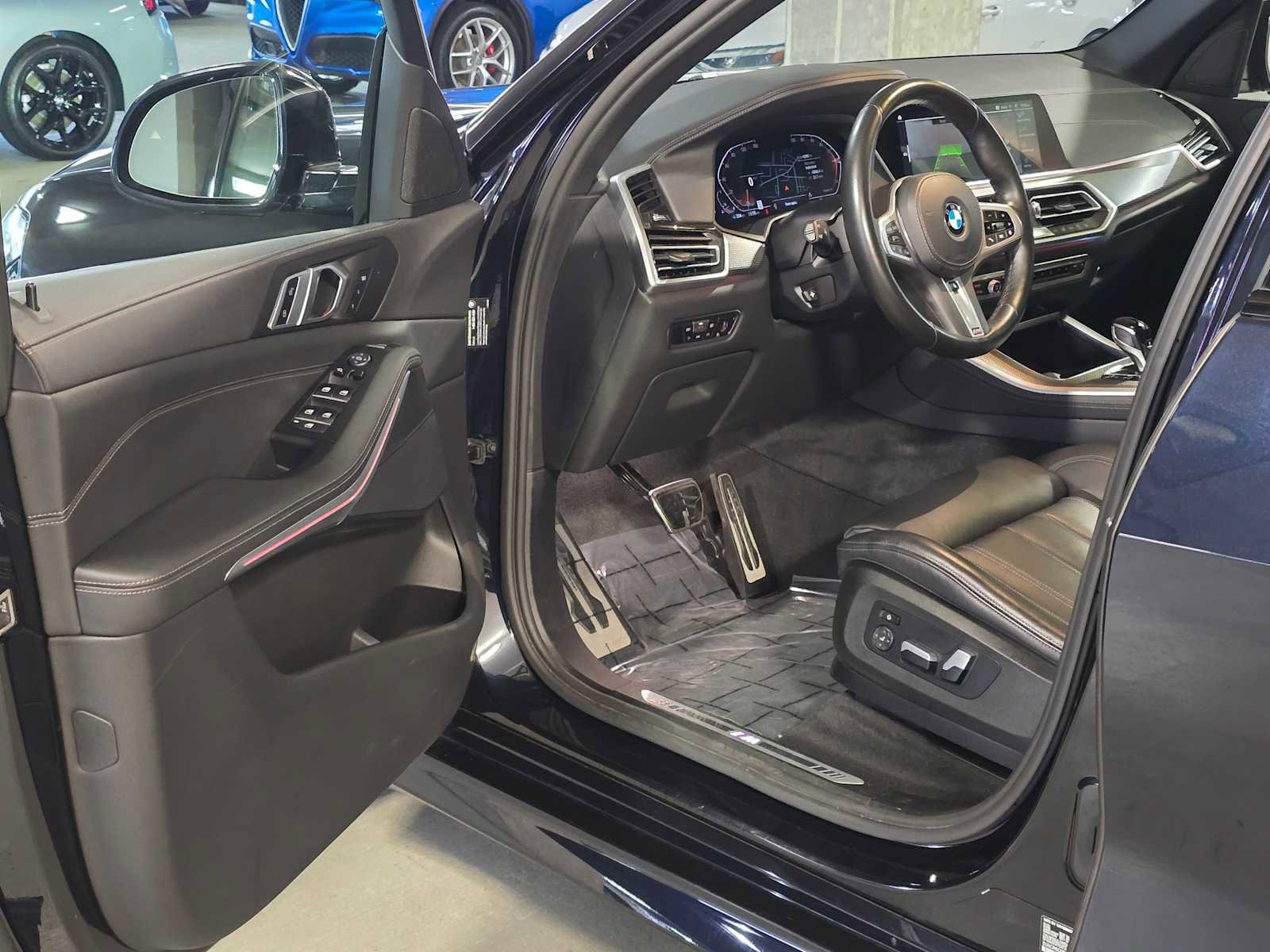 Used 2022 BMW X5 xDrive40i w/ M Sport Package image 25