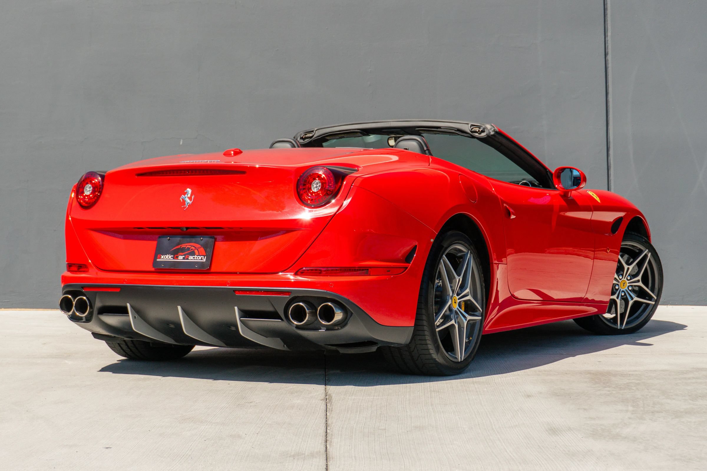 Used 2017 Ferrari California T RWD image 8