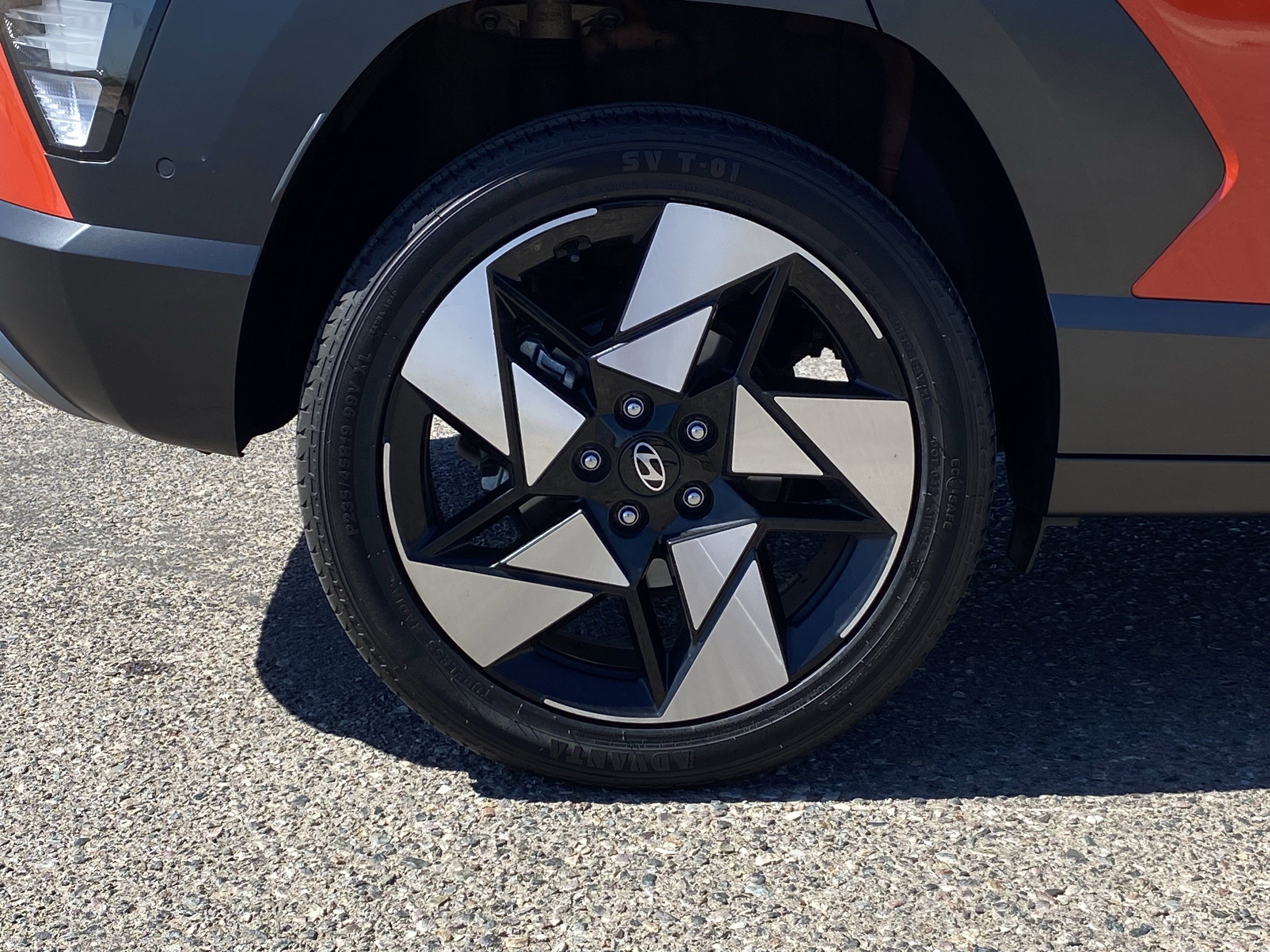 Used 2024 Hyundai Kona Limited AWD/4WD image 11