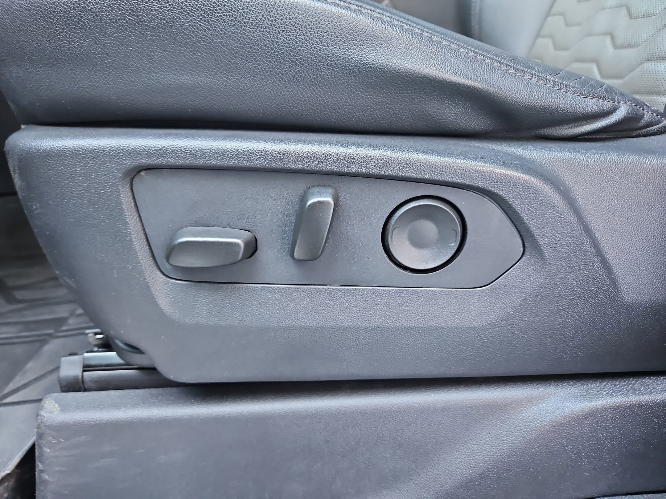 Used 2024 Chevrolet Silverado 1500 ZR2 w/ Technology Package image 23